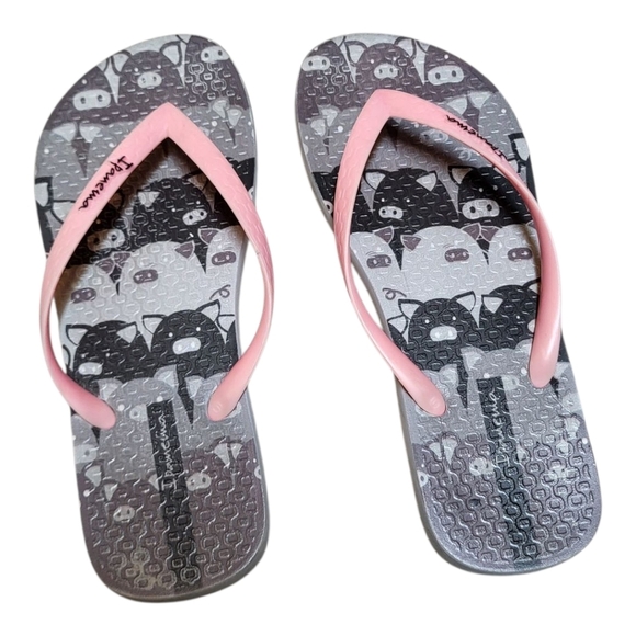 Ipanema Shoes - Ipanema Pink and Gray Flip Flops with Playful Piggy Design - Size 6